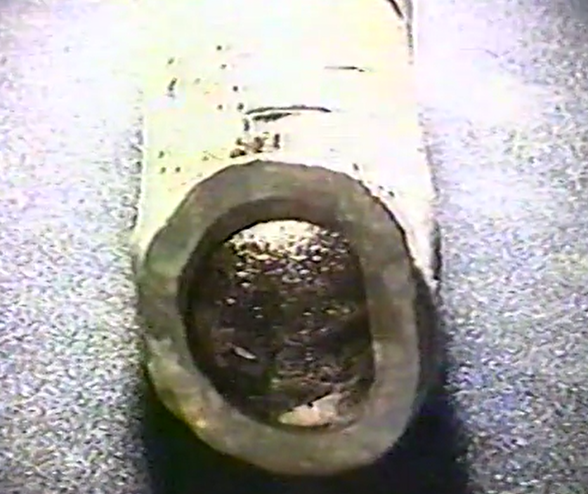 鉛製の水道管の写真